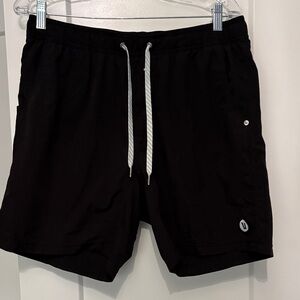 Vuori Black Kore Short Lined 7"